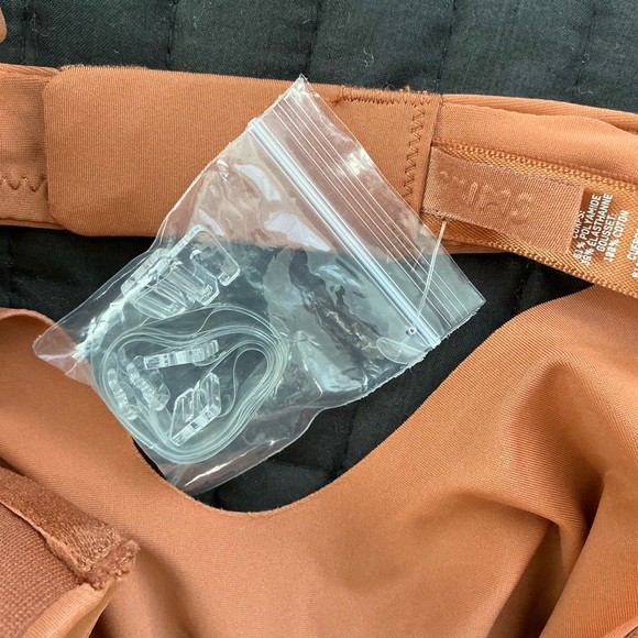 SKIMS Deep Plunge Shapewear Bodysuit | Bronze - Picture 13 of 16